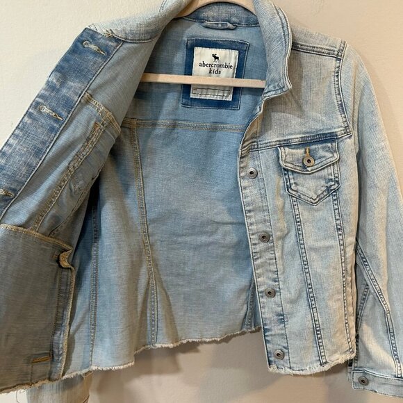 Abercrombie Kids Light Wash Blue Denim Jean Jacket Youth Size 15/16 X-Large - Picture 3 of 4